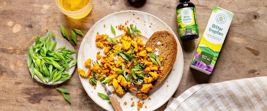 Tofu strapazzato con spinaci e gocce amare