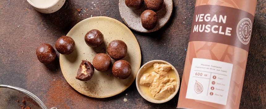 PALLINE PROTEICHE AL CIOCCOLATO CON RIPIENO DI BURRO DI ARACHIDI