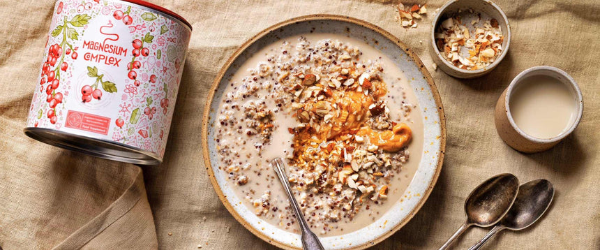 Breakfast bowl di quinoa e avena con magnesio
